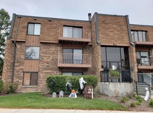 617 Limerick Ln APT 2A, Schaumburg, IL 60193
