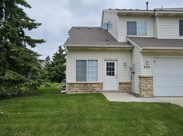 2311 Cascade Dr, Shakopee, MN 55379