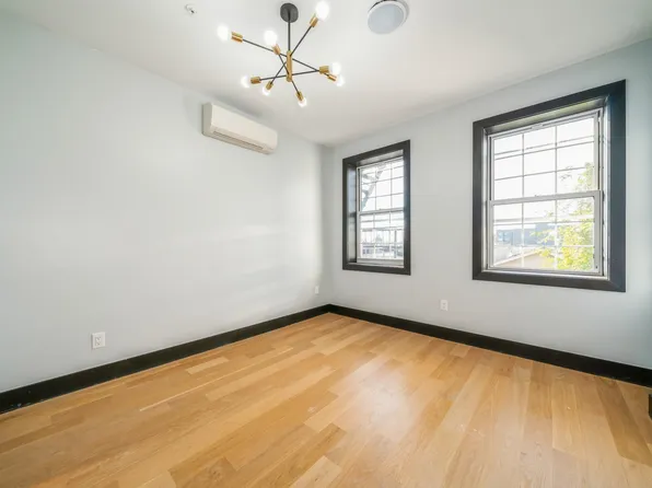 41 Van Wagenen Avenue image 25 of 26