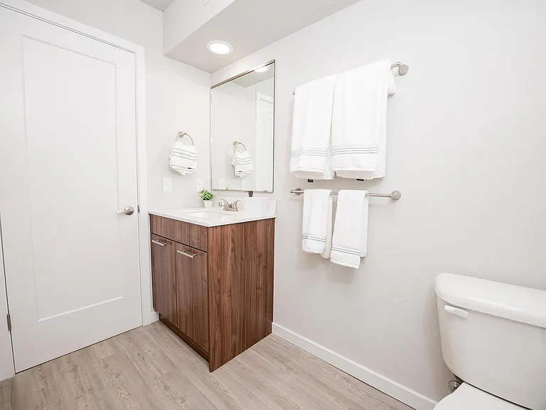 908 W Stoughton St — Photo 17