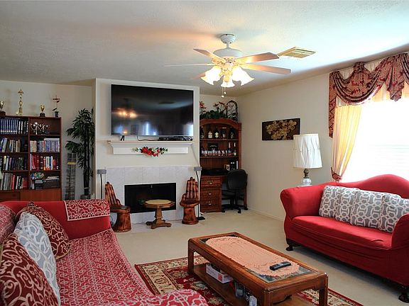 3rd image of 11835 Meadow Place Dr