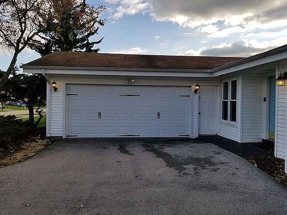 5th image of 223 Lexington Dr