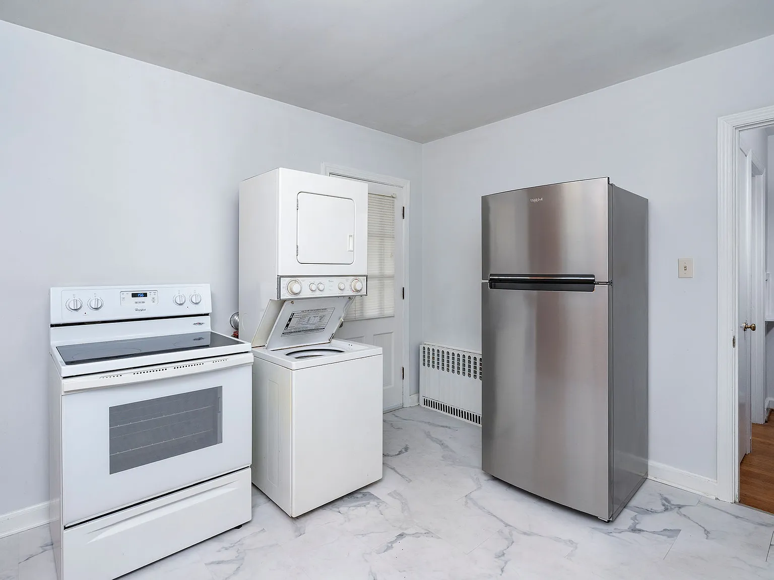 2 bed, 900 sqft, $1,295 — Photo 2
