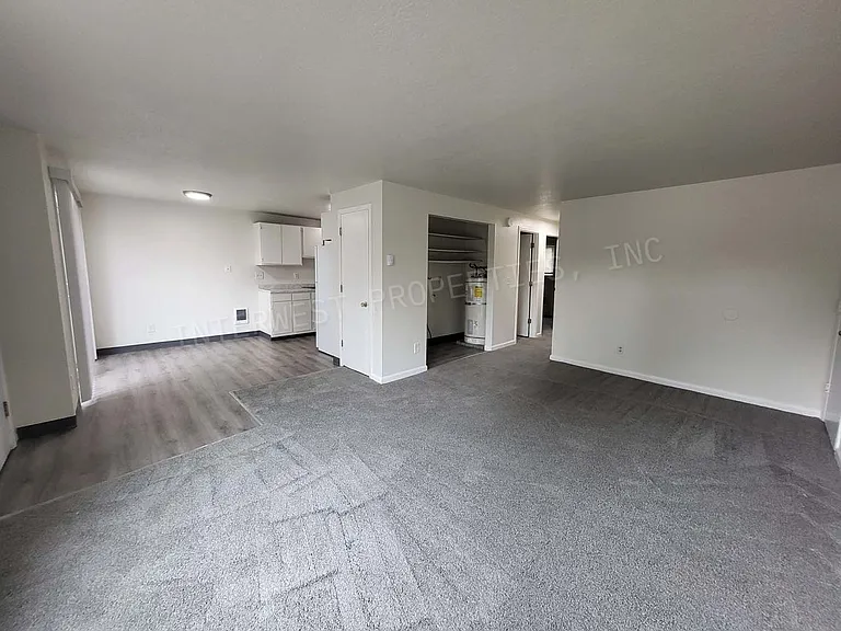 8231 N Fessenden St — Photo 4