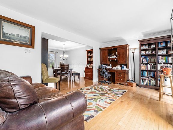 4th image of 441 S Spring Rd