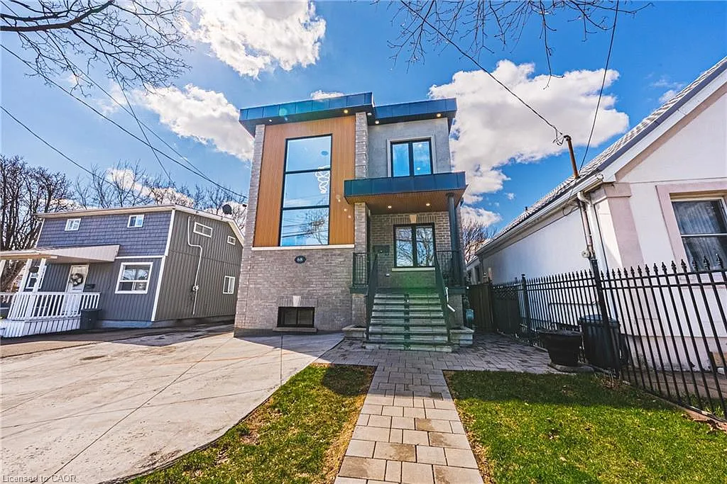 68 Vansitmart Ave photo 1