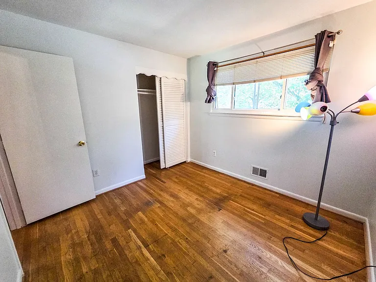 305 Hillsboro Dr — Photo 23