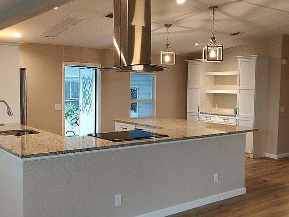 3rd image of 187 Camelot Dr