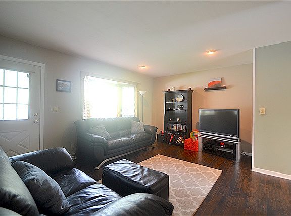 2nd image of 34W948 Stanton Dr
