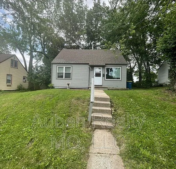 667 Thornton St — Photo 1