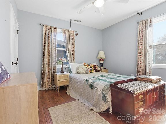 5th image of 1810 Marguerite Ave