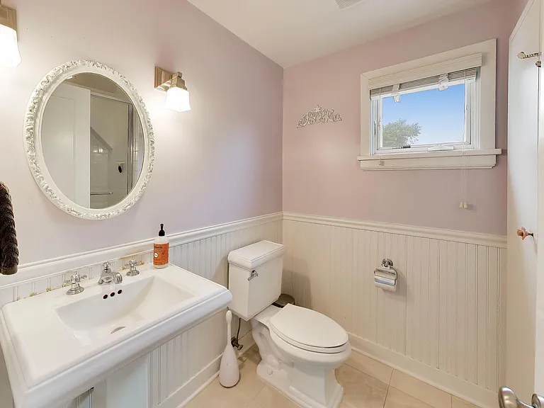 2010 W Bradley Pl — Photo 32
