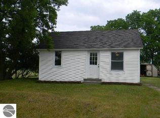 1072 N 29 Rd, Cadillac, MI 49601