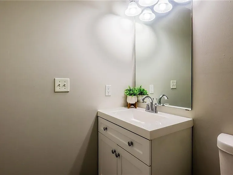 5823 Strathmoor Manor Cir — Photo 13