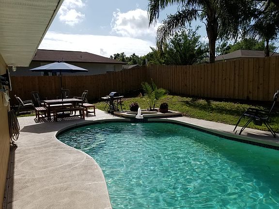 2nd image of 806 S Galena Ave