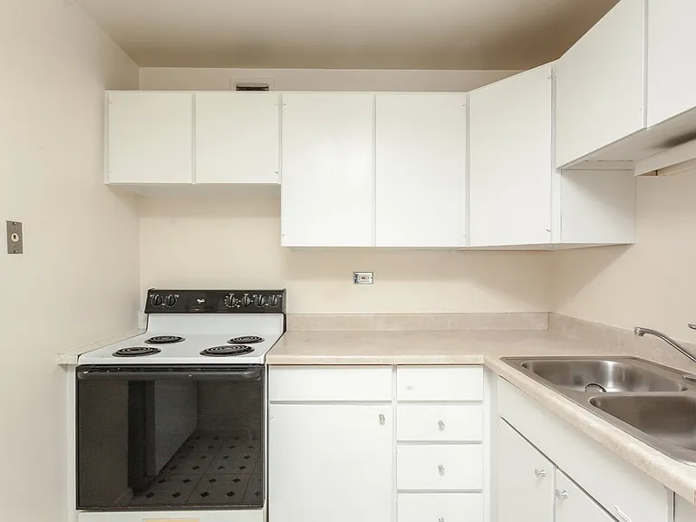 21 W Goethe St #6J — Photo 6