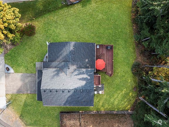 5th image of 307 Maple Dr N