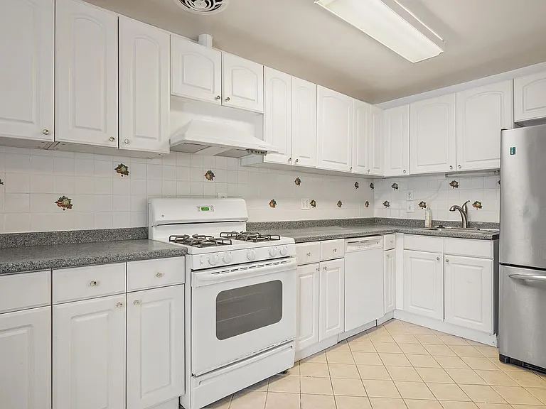 Please note: New Counter-Top and Sink