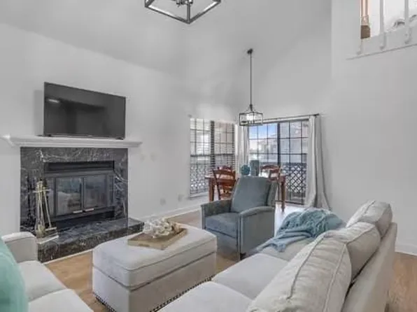411 Harbour Point APT 304, Virginia Beach, VA 23451