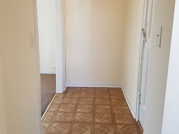 3rd image of 2405 28th St APT 4B