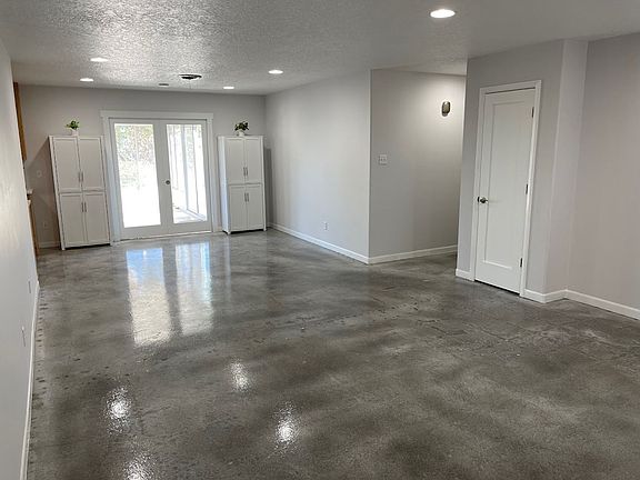 2nd image of 74 Joya Loop
