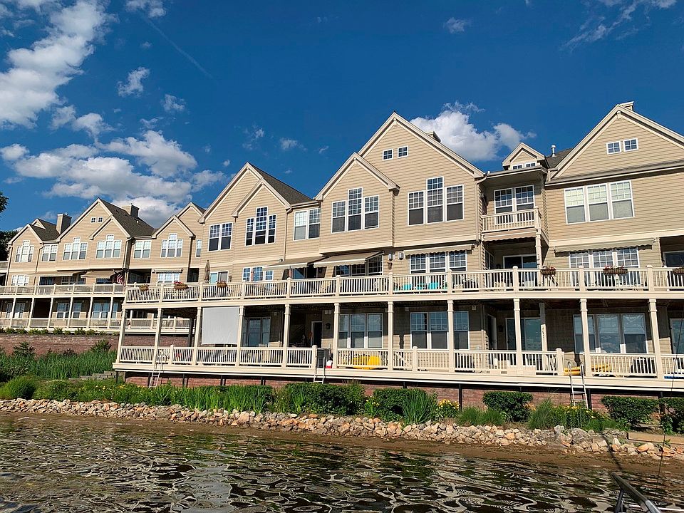 Welcome home! Beautiful lakeside home on Bangs Lake.