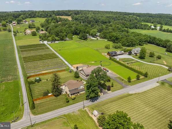 2271 Valley View Rd, Narvon, PA 17555