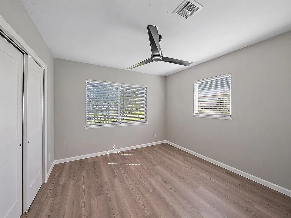 130 Lakeview Dr