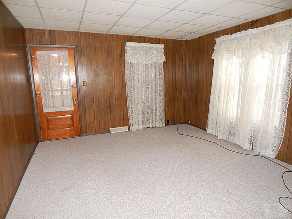 3rd image of 821 N Woodlawn Ave