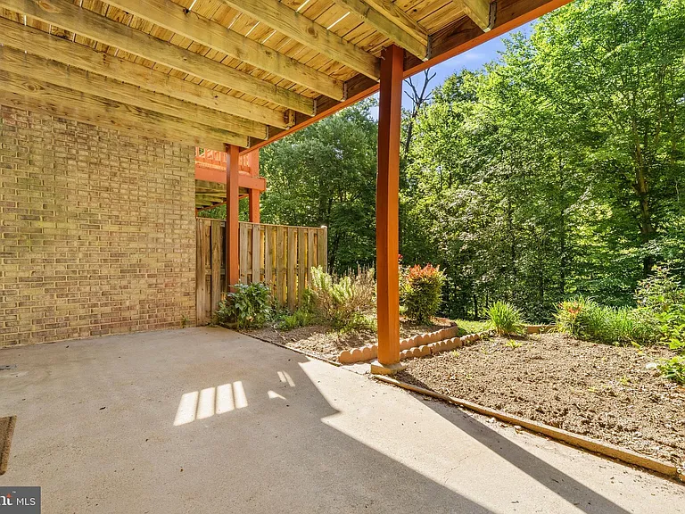 8931 Park Forest Dr — Photo 36