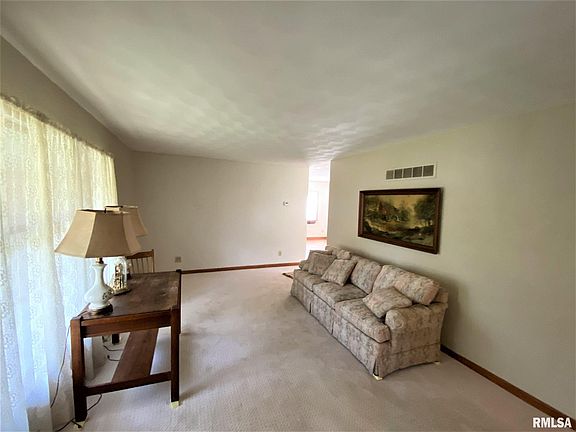 5th image of 169 S Westview Dr