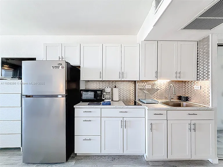 19201 Collins Ave #636 — Photo 6