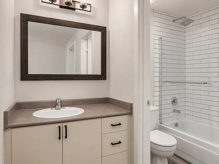 215 9th St #D302 — Photo 10