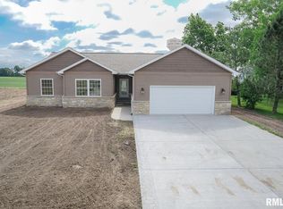 140 Illini Trl, Virden, IL 62690