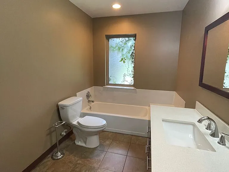 2257 S Florence Ave — Photo 20