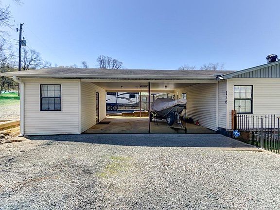 3rd image of 126 Oakridge Rd