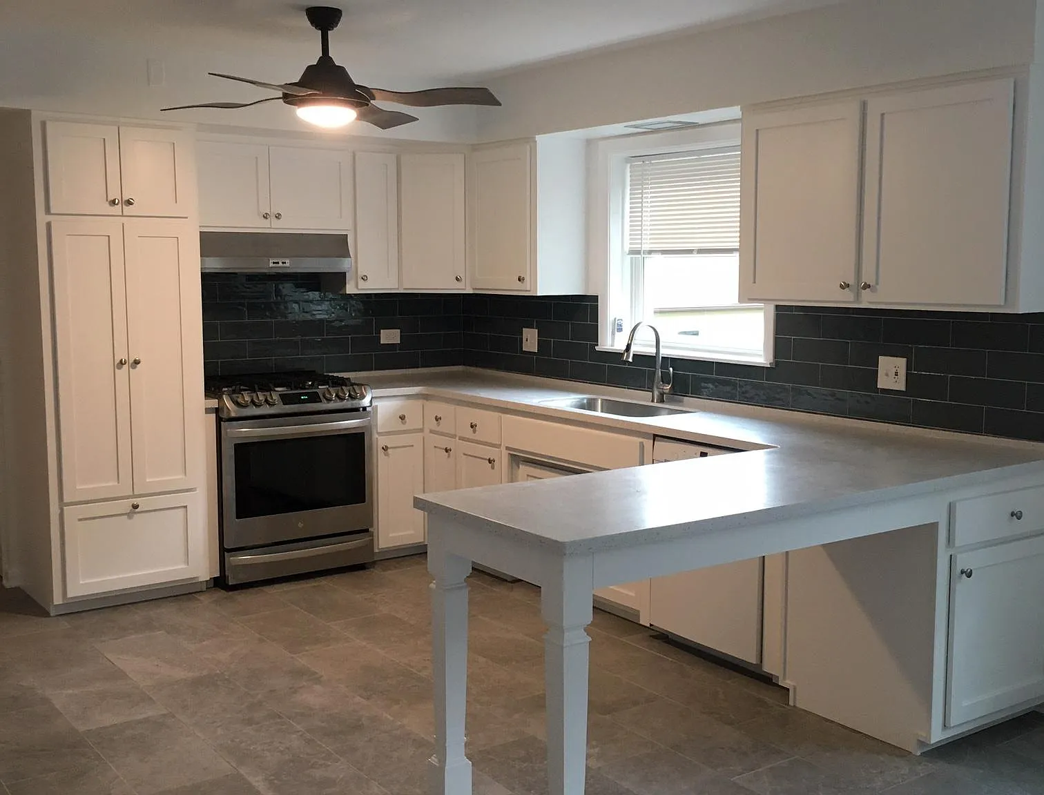 3 bed, 1.5 bath, 1250 sqft, $2,430 — Photo 1