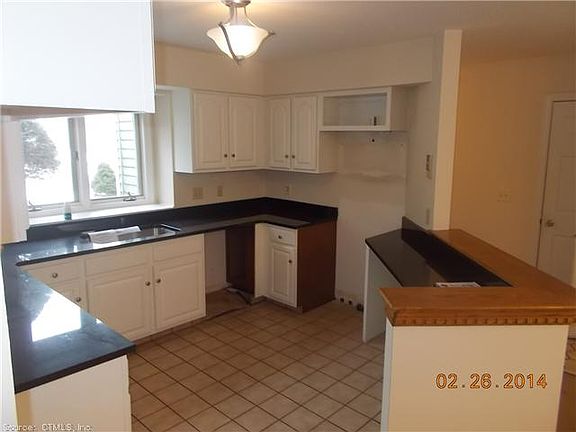 4th image of 608 Sand Stone Dr