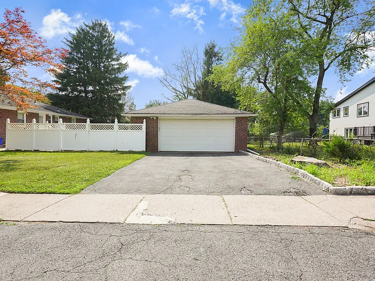 38 Carlson Ct — Photo 21