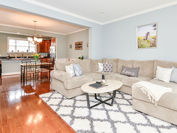 5th image of 2091 Laura Mews Pl