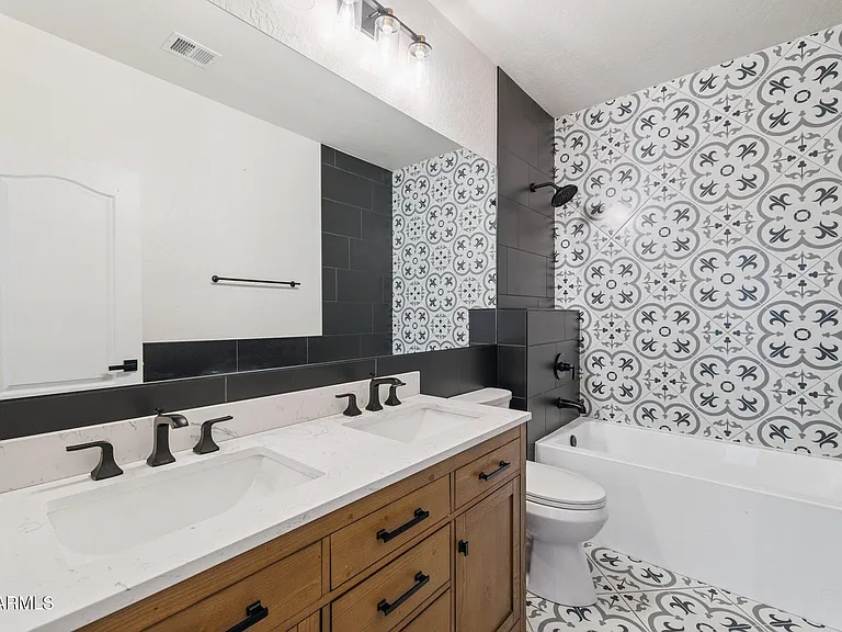 2732 E Hillery Dr — Photo 14