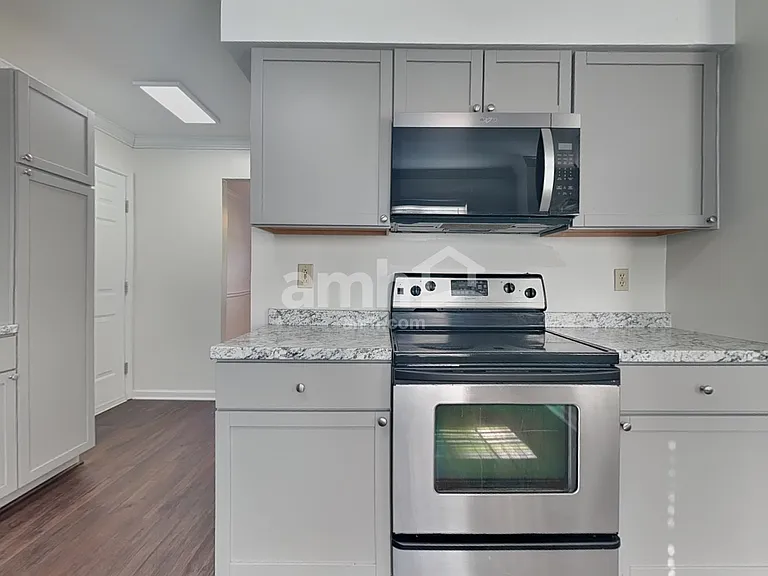 10225 Highgate Cir — Photo 3