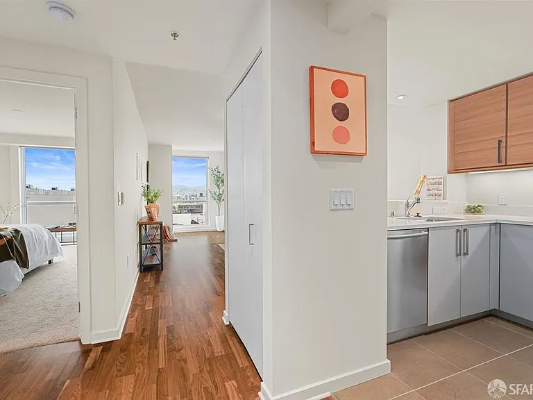 555 4th St #719 — Photo 15