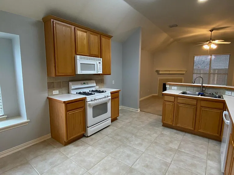 2508 Canyon Bay — Photo 6
