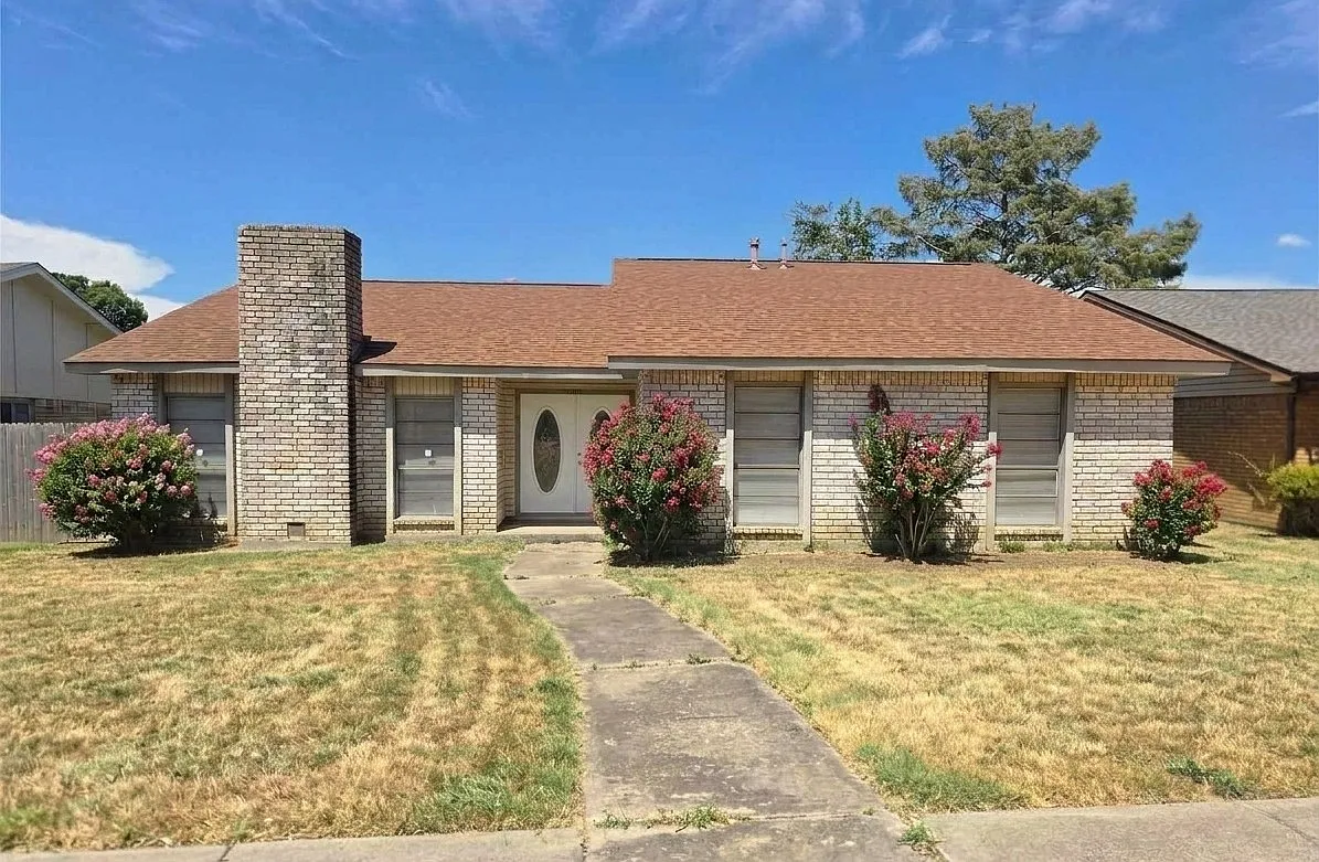 4 bed, 1881 sqft, $2,345 — Photo 1