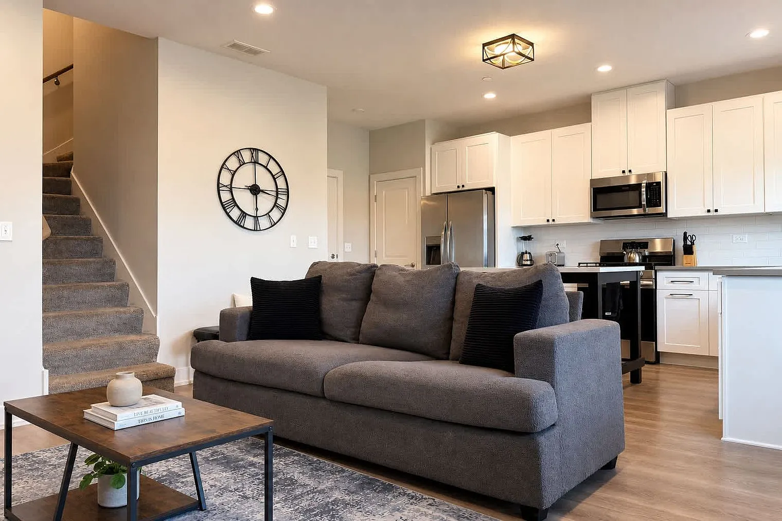 4 bed, 2.0 bath, 1894 sqft, $10,083 — Photo 3
