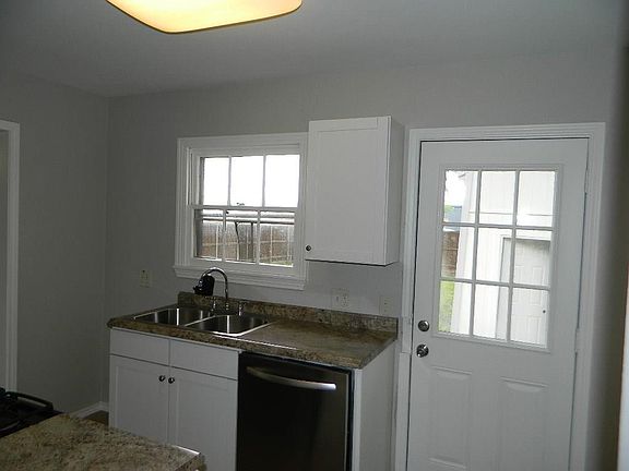 5th image of 2620 Avon Dr