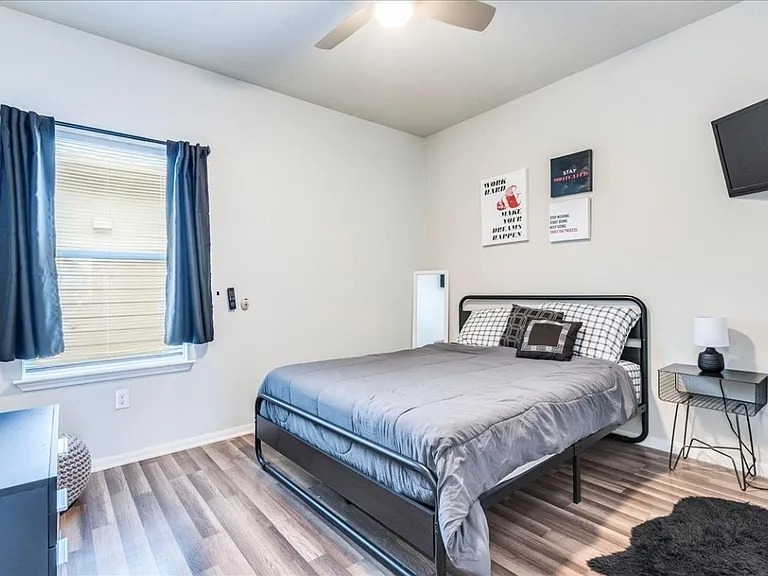 9806 Baden Ln #9806 — Photo 3