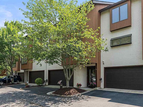 2nd image of 5 Marlin Ct #5