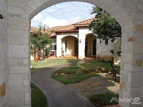 18210 West Cave Cove courtyard view